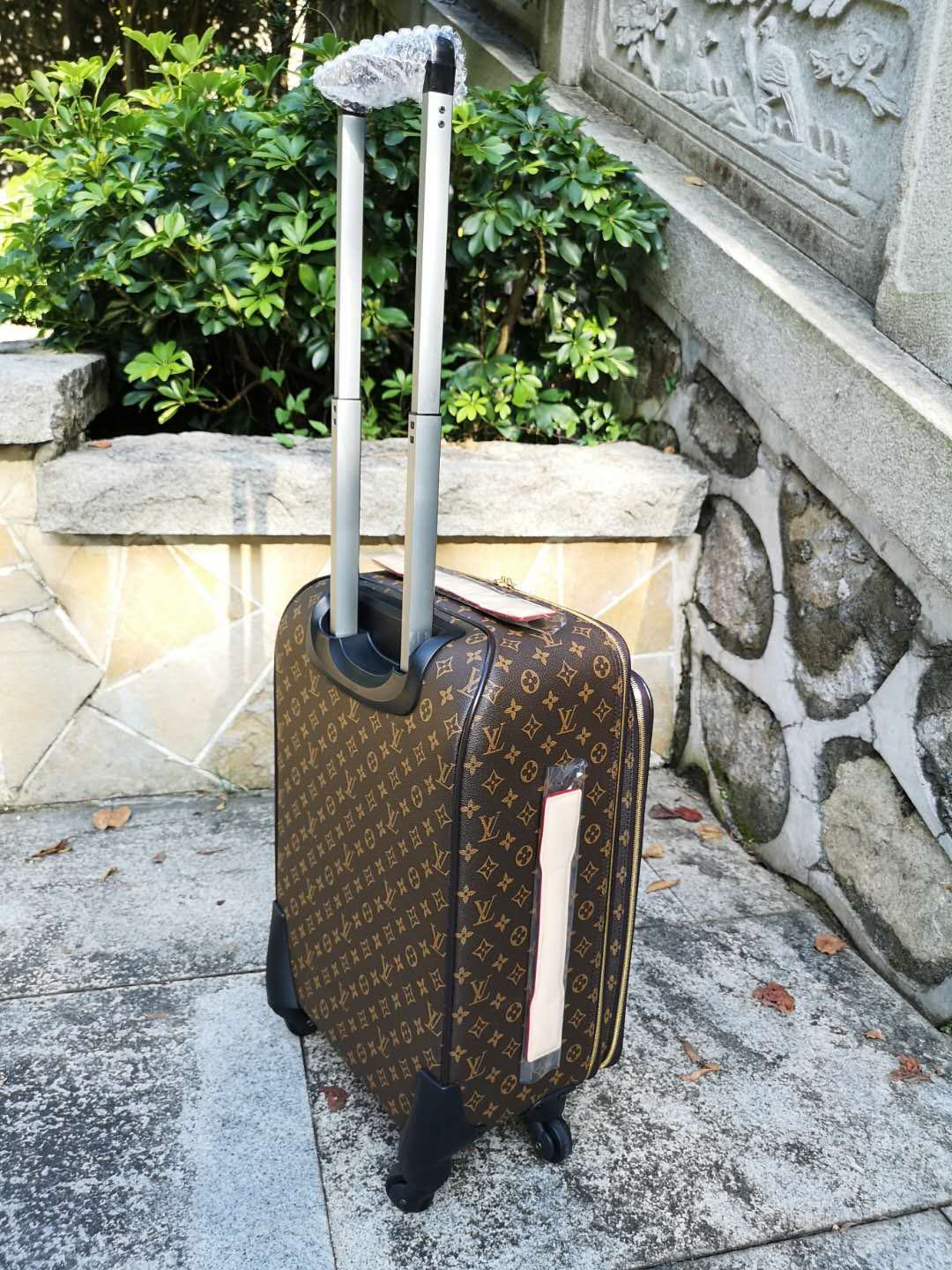 Louis Vuitton Rolling Luggage Lv M23241 Storezily 