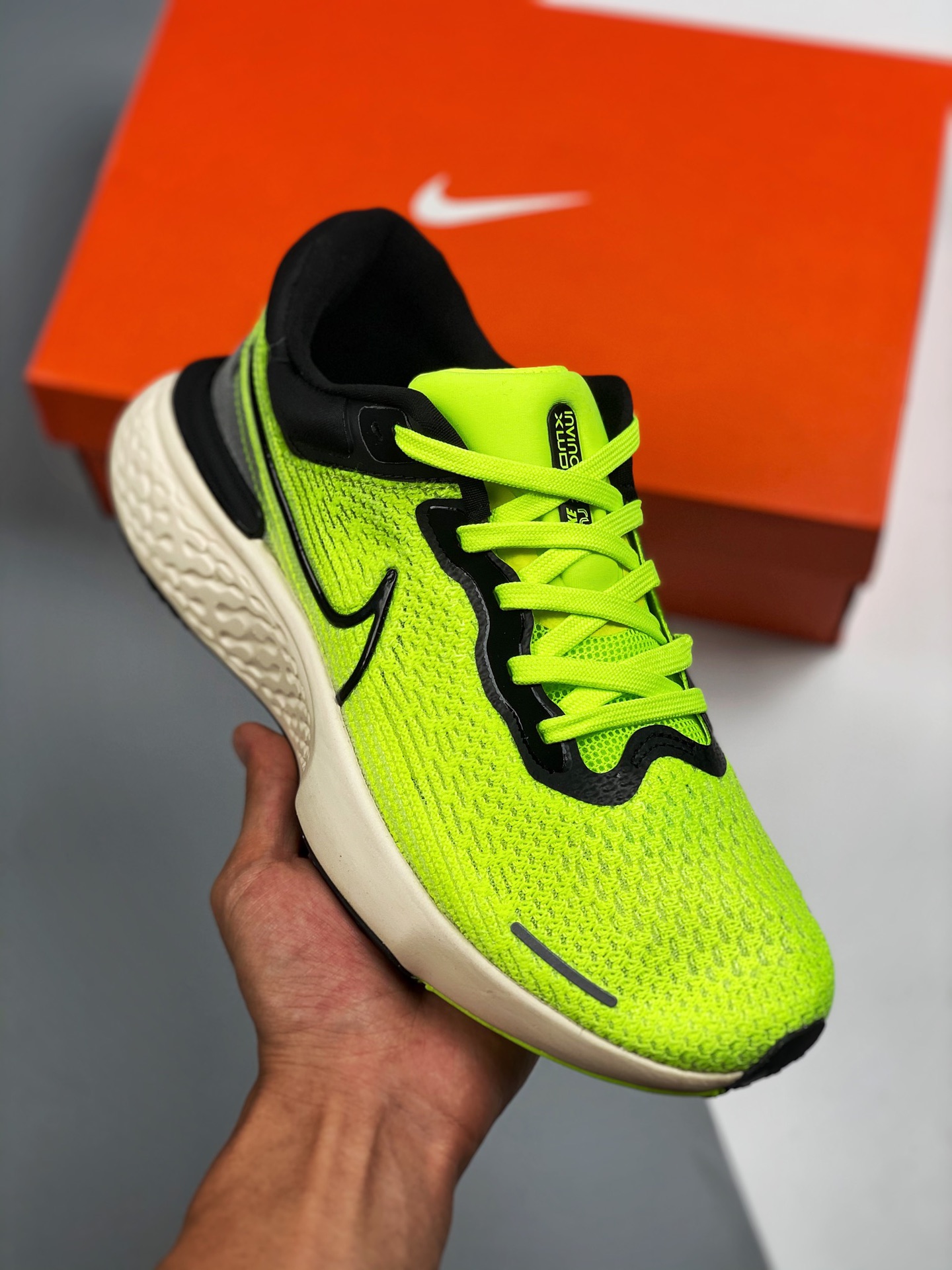 Nike ZoomX Invincible Run Flyknit Volt/Barely Volt/Black Shoes